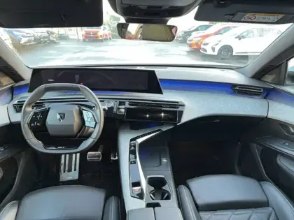 Photo 8 Peugeot 3008  Hybrid 136 e-DCS6