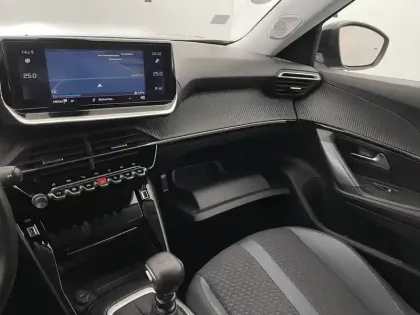 Photo 31 Peugeot 2008  PureTech 100 S&S BVM6