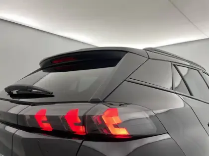 Photo 24 Peugeot 2008  PureTech 100 S&S BVM6