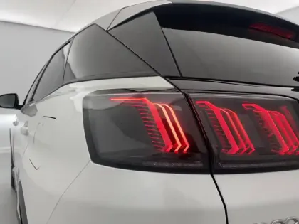 Photo 124 Peugeot 3008  Hybrid4 300 e-EAT8