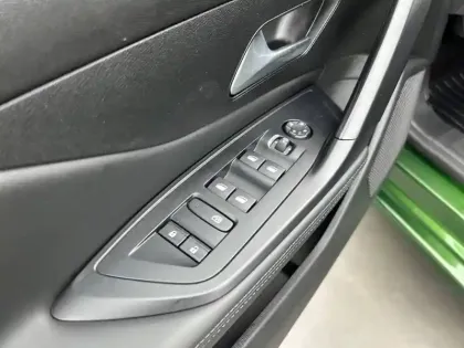 Photo 17 Peugeot 308  PHEV 180 e-EAT8