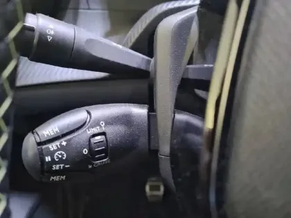 Photo 27 Peugeot 208  PureTech 100 S&S BVM6