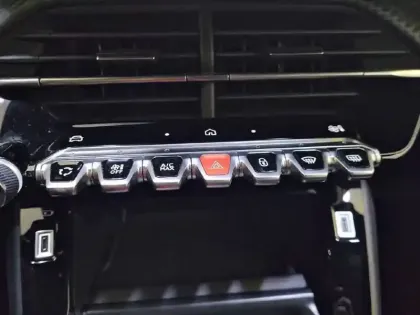 Photo 24 Peugeot 208  PureTech 100 S&S BVM6