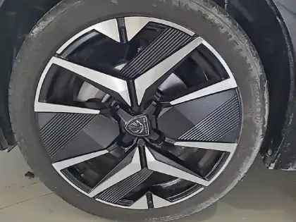 Photo 12 Peugeot 208  PureTech 100 S&S BVM6