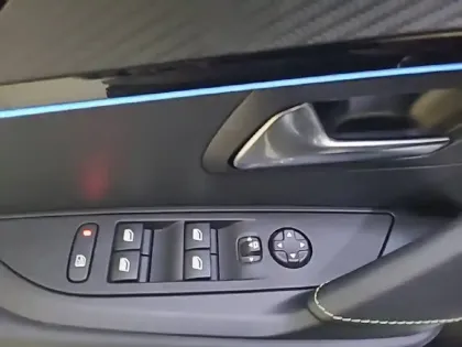 Photo 31 Peugeot 208  PureTech 100 S&S BVM6