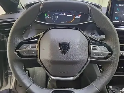 Photo 8 Peugeot 208  PureTech 100 S&S BVM6