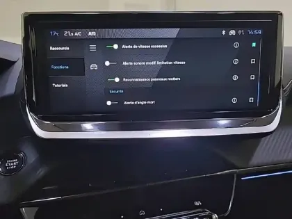 Photo 21 Peugeot 208  PureTech 100 S&S BVM6