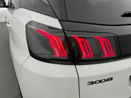 Photo 16 Peugeot 3008  PureTech 130ch S&S EAT8