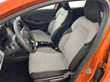 Photo 16 Renault Clio  E-Tech full hybrid 145 ch GSR2