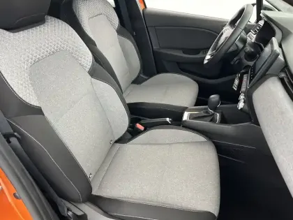 Photo 11 Renault Clio  E-Tech full hybrid 145 ch GSR2