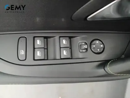 Photo 11 Peugeot 208  Hybrid 100 e-DCS6