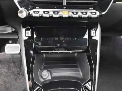 Photo 23 Peugeot 2008  Hybrid 145 e-DCS6