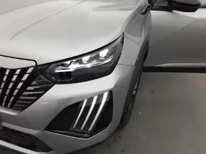 Photo 15 Peugeot 2008  Hybrid 145 e-DCS6