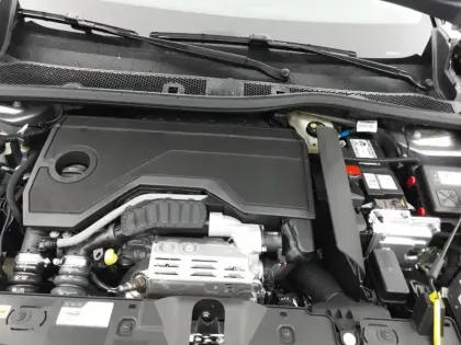 Photo 14 Peugeot 2008  Hybrid 145 e-DCS6