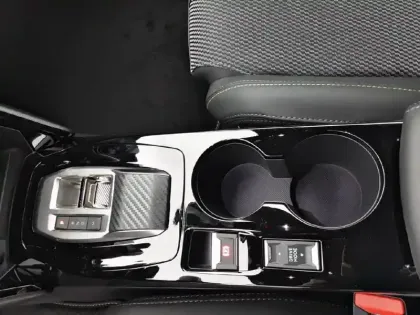 Photo 24 Peugeot 2008  Hybrid 145 e-DCS6