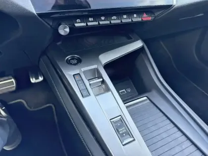 Photo 13 Peugeot 308  PureTech 130ch S&S EAT8