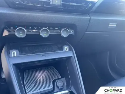 Photo 11 Citroën C4 e- 136 ch Automatique