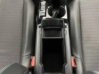 Photo 24 Peugeot 2008  Electrique 136 ch