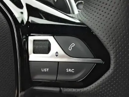 Photo 21 Peugeot 2008  Hybrid 145 e-DCS6