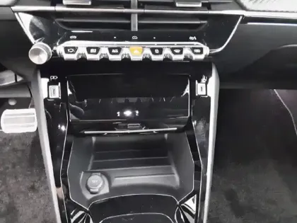 Photo 24 Peugeot 2008  Hybrid 145 e-DCS6