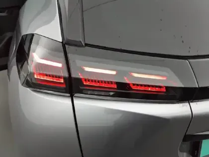 Photo 16 Peugeot 2008  Hybrid 145 e-DCS6