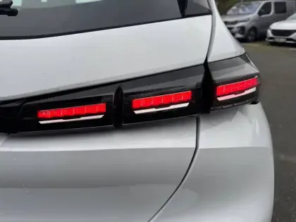 Photo 56 Peugeot 308  Hybrid 136 e-DCS6