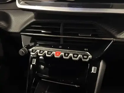 Photo 19 Peugeot 2008  Hybrid 145 e-DCS6