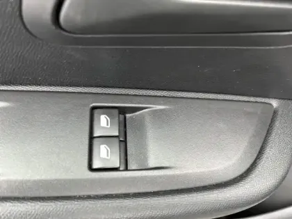 Photo 21 Peugeot 208  PURETECH 75 S&S BVM5