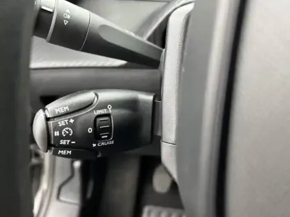 Photo 19 Peugeot 208  PURETECH 75 S&S BVM5