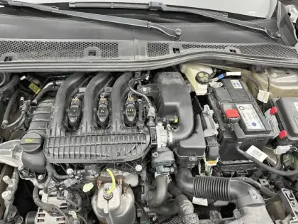 Photo 18 Peugeot 208  PURETECH 75 S&S BVM5