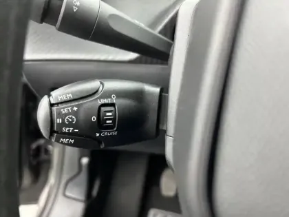 Photo 19 Peugeot 208  PURETECH 75 S&S BVM5