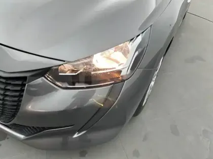 Photo 15 Peugeot 208  PURETECH 75 S&S BVM5