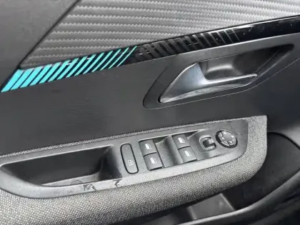 Photo 14 Peugeot 208  Electrique 50 kWh 136ch