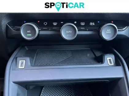 Photo 30 Citroën C4 e- 136 ch Automatique