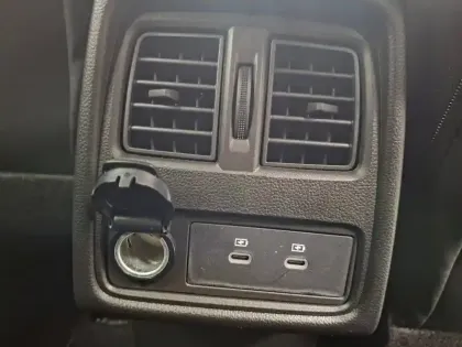 Photo 16 Renault Captur  E-Tech full hybrid 160 ch