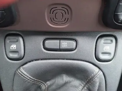 Photo 12 Fiat Panda  1.0 70 ch Hybride BSG S/S City Cross Trussardi