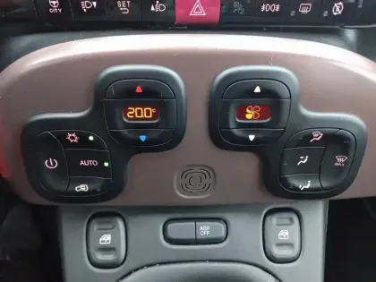 Photo 21 Fiat Panda  1.0 70 ch Hybride BSG S/S City Cross Trussardi