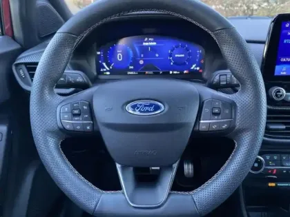 Photo 14 Ford Puma  1.0 EcoBoost 125ch S&S mHEV ST-Line X Vivid Ruby Edition Powershift