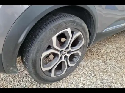 Photo 12 Renault Captur  1.6 E-Tech hybride 145ch Intens -21