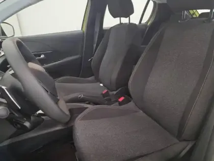 Photo 14 Peugeot 208  1.2 Hybrid 110ch Style e-DCS6