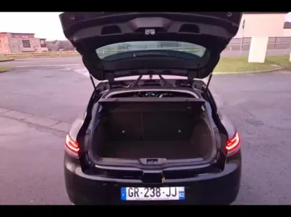 Photo 11 Renault Megane  1.5 Blue dCi 115ch Techno EDC -23