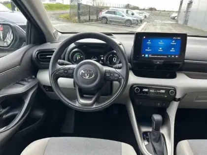 Photo 15 Toyota Yaris  116h Iconic 5p MY22