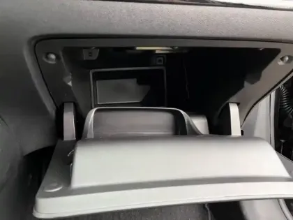 Photo 10 Peugeot 208  1.2 Hybrid 100ch Allure e-DCS6