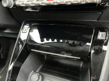 Photo 11 Peugeot 208  1.2 Hybrid 100ch Allure e-DCS6