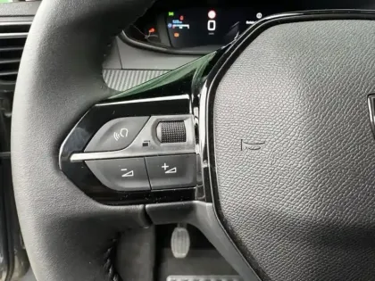 Photo 14 Peugeot 208  1.2 Hybrid 100ch Allure e-DCS6