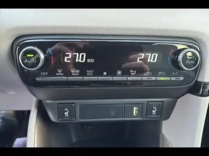 Photo 14 Toyota Yaris  116h Iconic 5p MY22