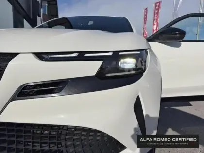 Photo 8 Alfa Romeo Junior  1.2 Ibrida 136ch DCT6