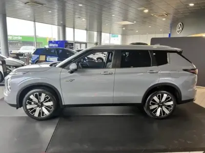 Photo 7 Mitsubishi Outlander  2.4 PHEV 306ch Intense 4WD