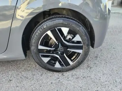 Photo 7 Peugeot 208  1.2 Hybrid 100ch Allure e-DCS6