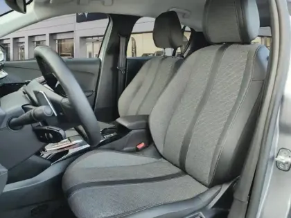 Photo 14 Peugeot 208  1.2 Hybrid 100ch Allure e-DCS6